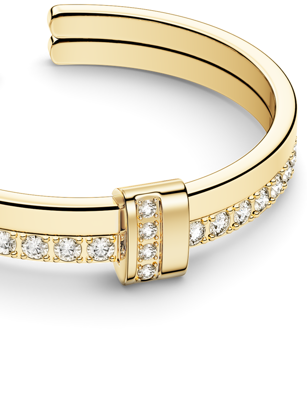 Gold ring with gemstones. The model is Ame Ring in silver by Avelore Women's Rings