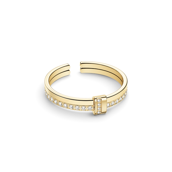 Gold ring with gemstones. The model is Ame Ring in silver by Avelore Women's Rings