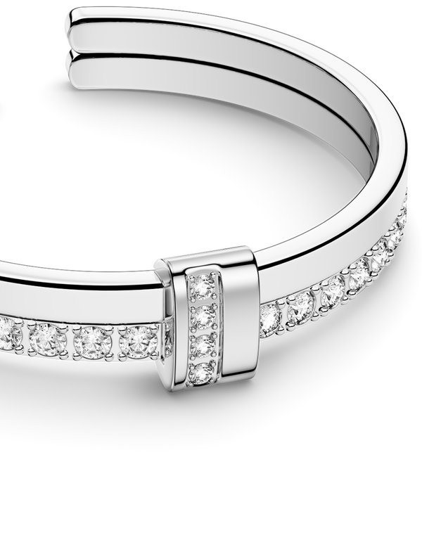 Silver ring with gemstones. The model is Ame Ring in silver by Avelore Women's Rings